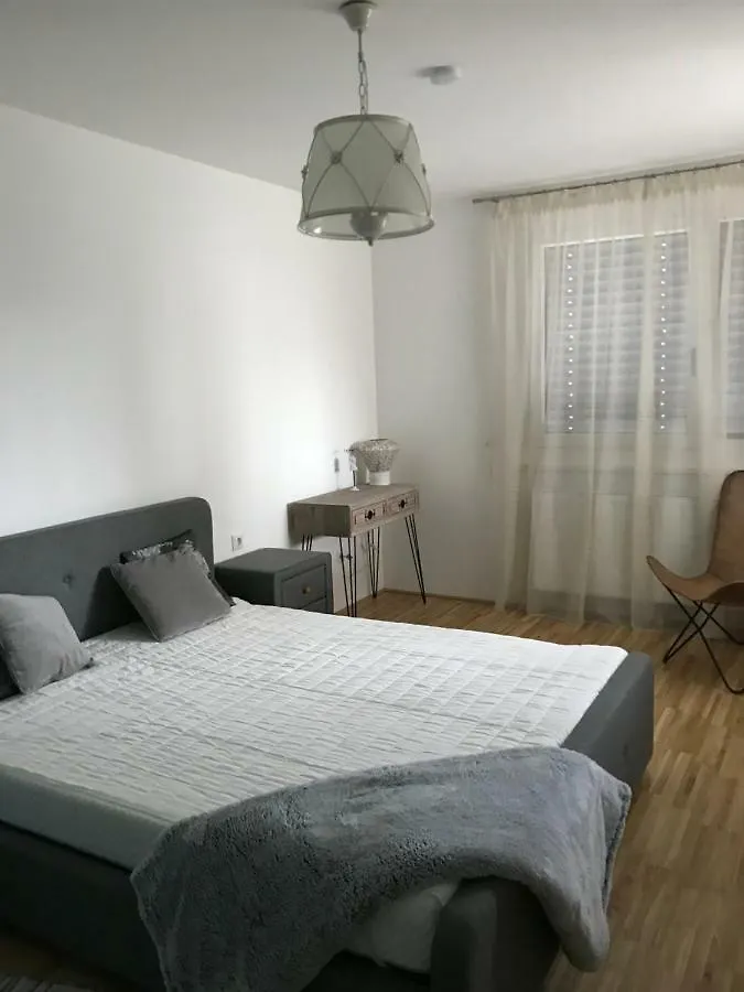 Vienna Hauptbanhof And Belvedere Two Bedroom Apartment